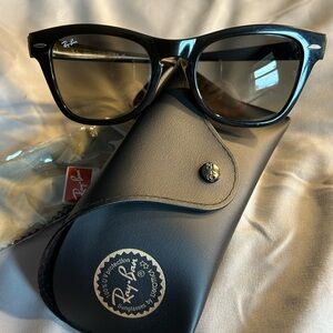 Ray-Ban Wayfarer Sunglasses Authenticated original packaging